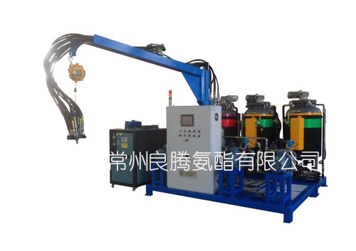 高溫彈性發(fā)泡機的發(fā)泡劑使用和施工要點